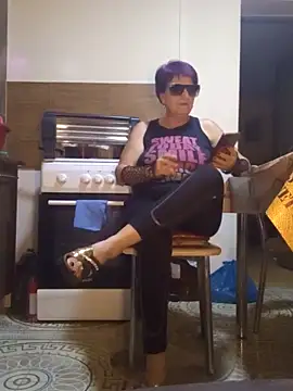 Snapshot of Ely_Elenita chatting on November 4, 2025, 11:48 pm Ely Elenita online show from November 4, 2025, 11:48 pm