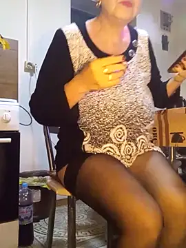 Snapshot of Ely_Elenita chatting on November 10, 2025, 10:25 am Ely Elenita online show from November 10, 2025, 10:25 am