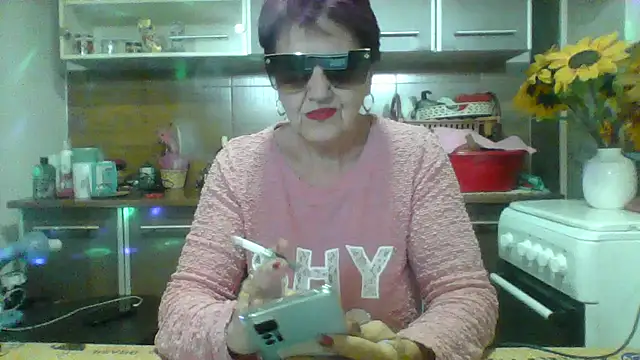 Snapshot of Ely_Elenita chatting on November 12, 2025, 11:21 am Ely Elenita online show from November 12, 2025, 11:21 am