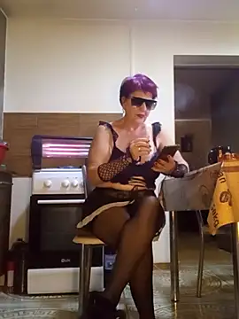 Snapshot of Ely_Elenita chatting on November 25, 2025, 10:15 am Ely Elenita online show from November 25, 2025, 10:15 am