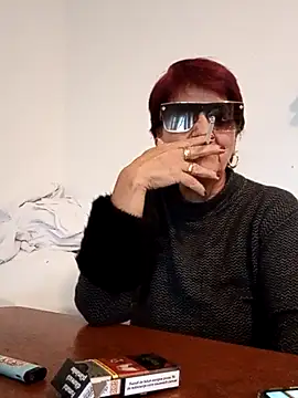 Snapshot of Ely_Elenita chatting on December 2, 2025, 8:08 am Ely Elenita online show from December 2, 2025, 8:08 am