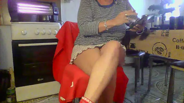 Snapshot of Ely_Elenita chatting on January 15, 2026, 12:43 pm Ely Elenita online show from January 15, 2026, 12:43 pm