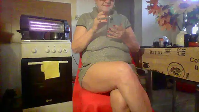 Snapshot of Ely_Elenita chatting on February 1, 2026, 7:40 am Ely Elenita online show from February 1, 2026, 7:40 am