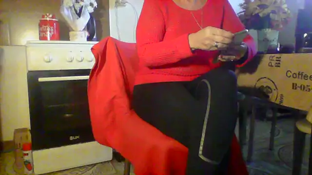 Snapshot of Ely_Elenita chatting on April 8, 2026, 6:13 am Ely Elenita online show from April 8, 2026, 6:13 am