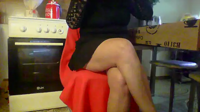 Snapshot of Ely_Elenita chatting on April 15, 2026, 8:21 am Ely Elenita online show from April 15, 2026, 8:21 am