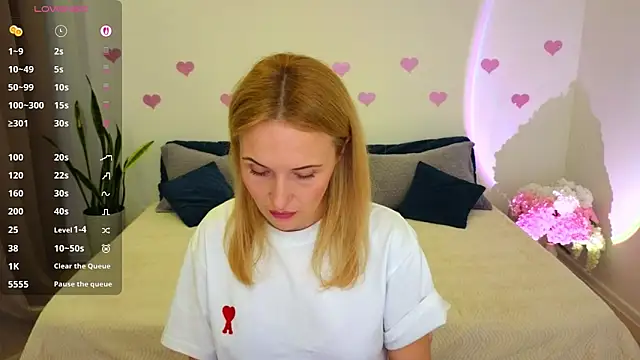 Snapshot of AlisssaRose chatting on February 14, 2026, 8:38 pm AlisssaRose online show from February 14, 2026, 8:38 pm