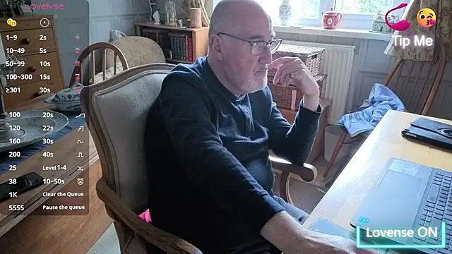 Adamdaddybear online show from November 13, 2025, 3:00 pm