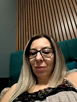 Snapshot of SukyGirl chatting on December 27, 2024, 7:29 am SukyGirl online show from December 27, 2024, 7:29 am