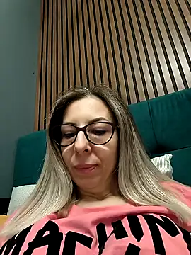 Snapshot of SukyGirl chatting on January 14, 2025, 2:29 am SukyGirl online show from January 14, 2025, 2:29 am