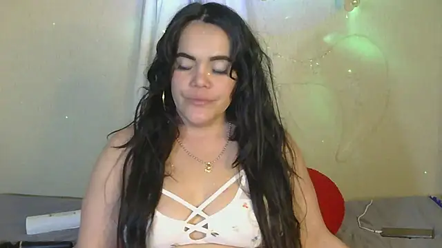 Snapshot of blue_angel33 chatting on December 24, 2024, 6:11 am blue angel33 online show from December 24, 2024, 6:11 am
