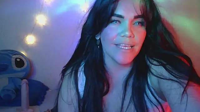Snapshot of blue_angel33 chatting on January 18, 2025, 4:15 am blue angel33 online show from January 18, 2025, 4:15 am