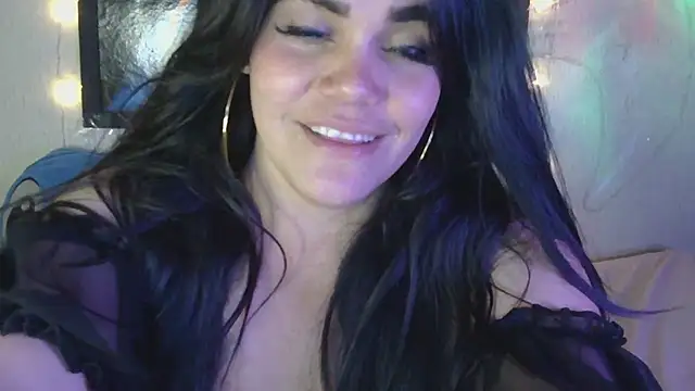 Snapshot of blue_angel33 chatting on February 12, 2025, 4:54 am blue angel33 online show from February 12, 2025, 4:54 am