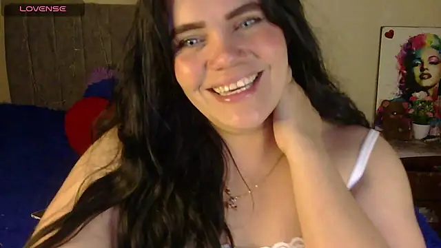 Snapshot of blue_angel33 chatting on October 9, 2025, 2:09 am blue angel33 online show from October 9, 2025, 2:09 am