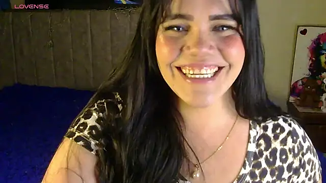 Snapshot of blue_angel33 chatting on October 19, 2025, 2:56 am blue angel33 online show from October 19, 2025, 2:56 am