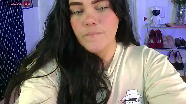Snapshot of blue_angel33 chatting on April 2, 2026, 4:21 am blue angel33 online show from April 2, 2026, 4:21 am