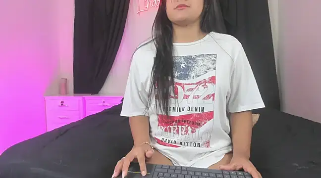 Snapshot of lindacastro02 chatting on March 14, 2025, 12:32 am lindacastro02 online show from March 14, 2025, 12:32 am