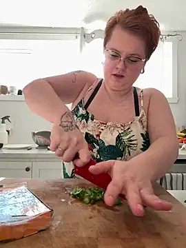 Snapshot of Sweetleeahxx chatting on February 19, 2026, 2:24 pm Sweetleeahxx online show from February 19, 2026, 2:24 pm