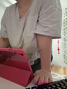 Snapshot of Sweetleeahxx chatting on February 28, 2026, 1:23 pm Sweetleeahxx online show from February 28, 2026, 1:23 pm