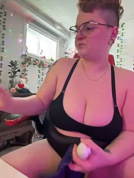 Snapshot of Sweetleeahxx chatting on March 6, 2026, 12:45 pm Sweetleeahxx online show from March 6, 2026, 12:45 pm