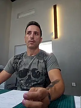 Snapshot of Lucas___81 chatting on October 25, 2025, 8:00 am Lucas 81 online show from October 25, 2025, 8:00 am