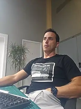 Snapshot of Lucas___81 chatting on November 12, 2025, 7:35 pm Lucas 81 online show from November 12, 2025, 7:35 pm