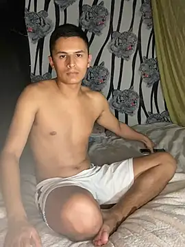 Snapshot of Romax2 chatting on February 21, 2025, 4:40 am Romax2 online show from February 21, 2025, 4:40 am