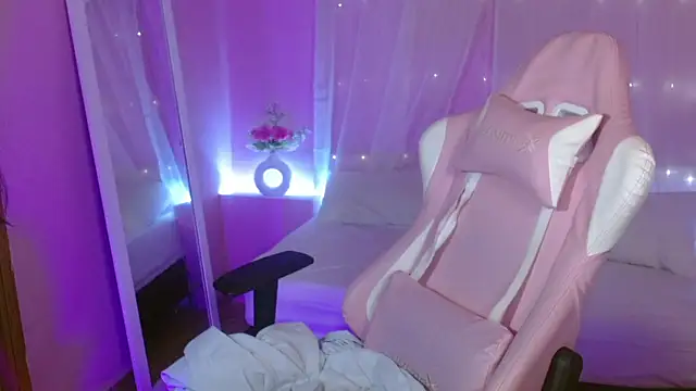 IvyBliss8 online show from May 11, 2026, 9:23 pm
