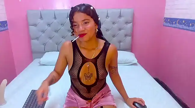 Snapshot of Angelica_Blue chatting on January 20, 2025, 1:28 am Angelica Blue online show from January 20, 2025, 1:28 am