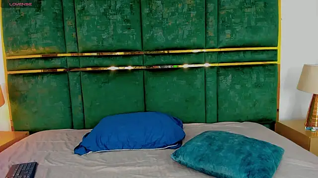 Snapshot of Latrellx7 chatting on January 23, 2025, 3:32 pm Latrellx7 online show from January 23, 2025, 3:32 pm