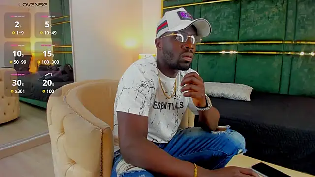 Snapshot of Latrellx7 chatting on February 3, 2025, 10:47 am Latrellx7 online show from February 3, 2025, 10:47 am