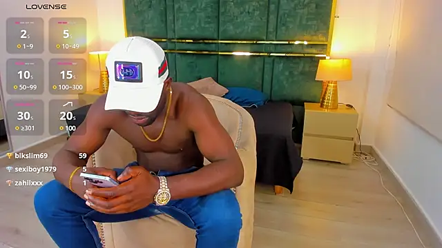 Snapshot of Latrellx7 chatting on February 5, 2025, 2:05 pm Latrellx7 online show from February 5, 2025, 2:05 pm