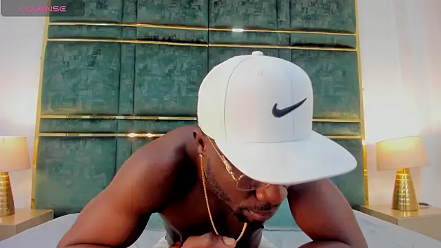 Snapshot of Latrellx7 chatting on February 13, 2025, 11:28 am Latrellx7 online show from February 13, 2025, 11:28 am