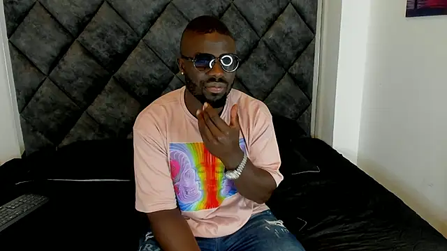 Snapshot of Latrellx7 chatting on October 11, 2025, 3:28 am Latrellx7 online show from October 11, 2025, 3:28 am