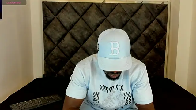 Snapshot of Latrellx7 chatting on October 15, 2025, 3:28 am Latrellx7 online show from October 15, 2025, 3:28 am