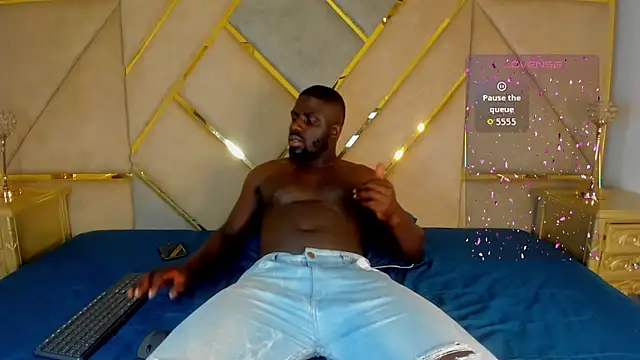 Snapshot of Latrellx7 chatting on October 23, 2025, 2:33 am Latrellx7 online show from October 23, 2025, 2:33 am