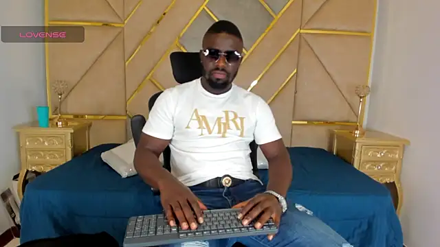 Snapshot of Latrellx7 chatting on October 27, 2025, 3:10 am Latrellx7 online show from October 27, 2025, 3:10 am