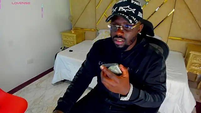 Snapshot of Latrellx7 chatting on October 31, 2025, 11:50 pm Latrellx7 online show from October 31, 2025, 11:50 pm