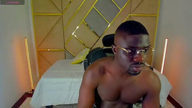 Snapshot of Latrellx7 chatting on December 4, 2025, 3:27 am Latrellx7 online show from December 4, 2025, 3:27 am