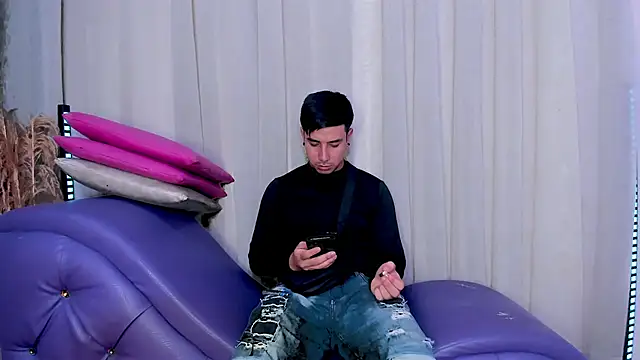 Yourslust  online show from January 18, 2026, 12:31 pm