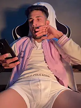 Snapshot of AjaxStar chatting on February 7, 2026, 1:04 pm AjaxStar online show from February 7, 2026, 1:04 pm