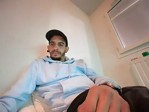 Snapshot of Rebeu313 chatting on October 19, 2025, 11:11 am Rebeu313 online show from October 19, 2025, 11:11 am