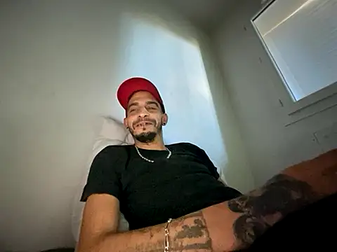 Snapshot of Rebeu313 chatting on November 27, 2025, 9:22 am Rebeu313 online show from November 27, 2025, 9:22 am