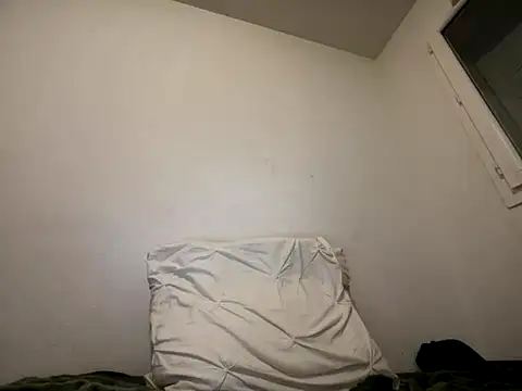 Snapshot of Rebeu313 chatting on December 17, 2025, 9:32 pm Rebeu313 online show from December 17, 2025, 9:32 pm