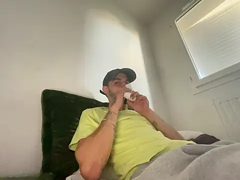 Snapshot of Rebeu313 chatting on January 15, 2026, 11:15 am Rebeu313 online show from January 15, 2026, 11:15 am