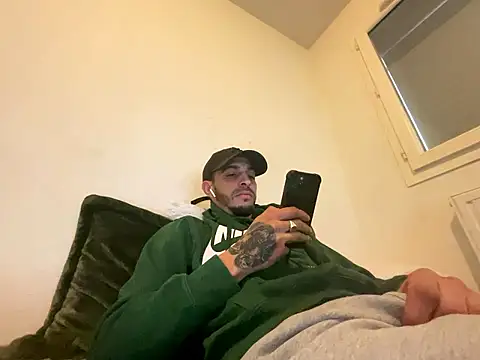 Snapshot of Rebeu313 chatting on January 17, 2026, 10:20 am Rebeu313 online show from January 17, 2026, 10:20 am