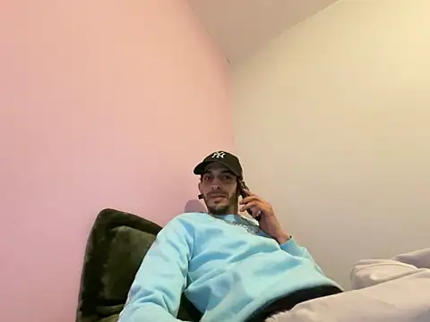 Snapshot of Rebeu313 chatting on February 13, 2026, 12:28 am Rebeu313 online show from February 13, 2026, 12:28 am