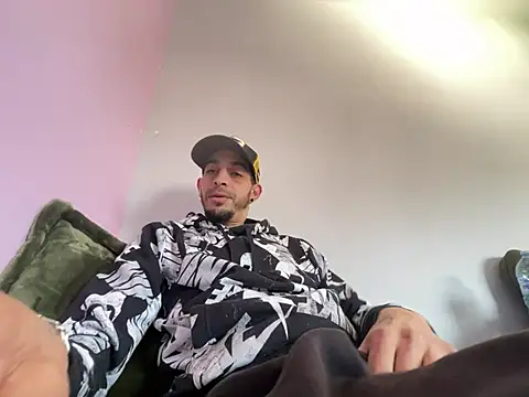 Snapshot of Rebeu313 chatting on February 20, 2026, 1:11 pm Rebeu313 online show from February 20, 2026, 1:11 pm