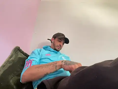 Snapshot of Rebeu313 chatting on February 21, 2026, 10:16 am Rebeu313 online show from February 21, 2026, 10:16 am