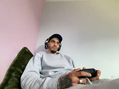 Snapshot of Rebeu313 chatting on February 23, 2026, 11:07 am Rebeu313 online show from February 23, 2026, 11:07 am