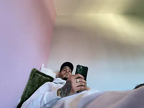 Snapshot of Rebeu313 chatting on February 24, 2026, 2:15 pm Rebeu313 online show from February 24, 2026, 2:15 pm